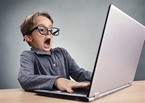 Shocked kid on computer Meme-generator