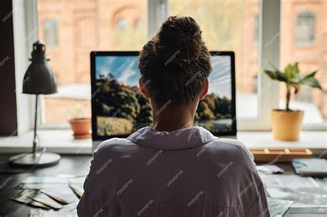 Woman Working On Computer Back View に対する画像結果
