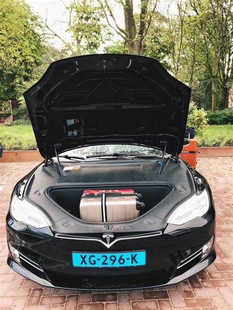 Tesla Taxi に対する画像結果