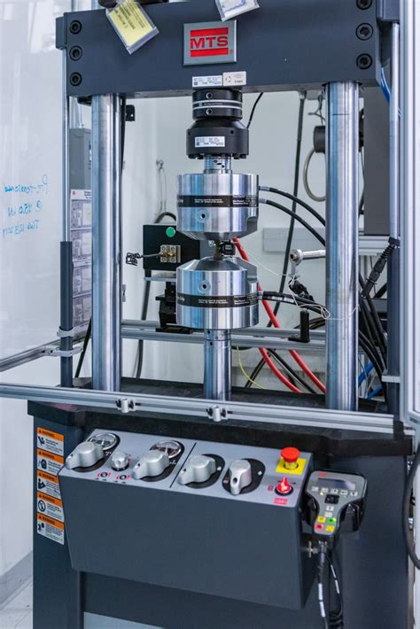 Toradh íomhá ar Hy-Ko Compression Testing Machine