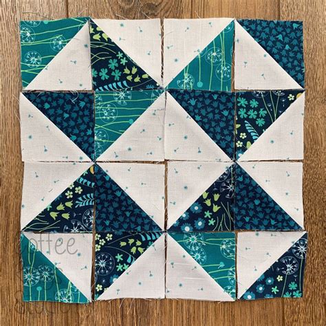 Quilt Patterns Using Half Square Triangles に対する画像結果