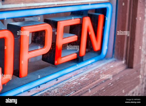 Afbeeldingsresultaten voor Open Sign Neon Retro