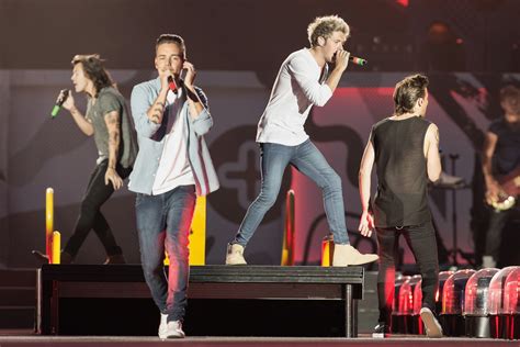 One Direction Performing Live に対する画像結果
