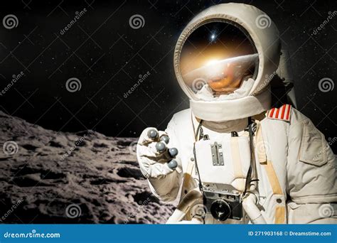 Afbeeldingsresultaten voor Astronaut Helmet Reflection