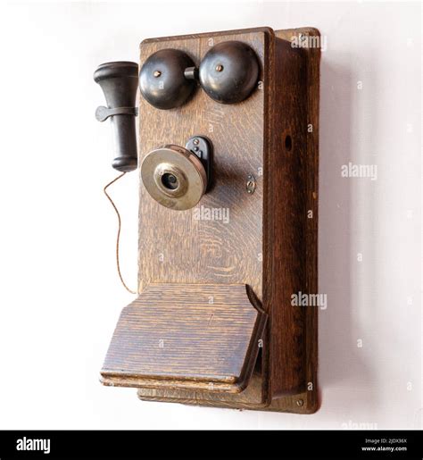 Toradh íomhá ar Wall Mounted Box Telephone