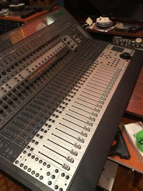 Toradh íomhá ar Digidesign Control 24 Table