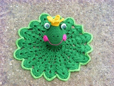 Free Snuggle Crochet Pattern Frog に対する画像結果