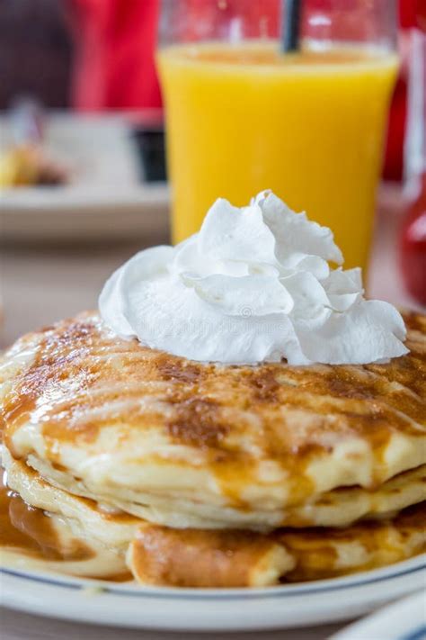 Afbeeldingsresultaten voor Pancakes with Whipped Cream