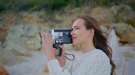 Toradh íomhá ar Files Explorer Logo Retro