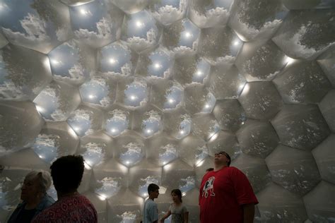 Toradh íomhá ar Large Inflatable Camera