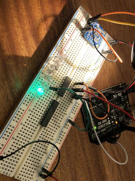 Toradh íomhá ar LED Blinking by Shift Bits Arduino