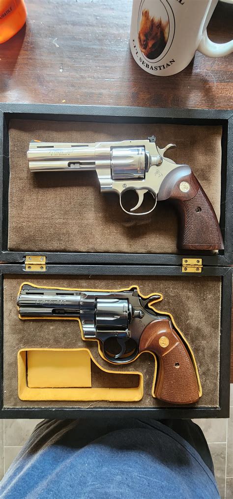 Toradh íomhá ar Colt Python Royal Blue Gold Lining