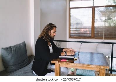 Toradh íomhá ar Software Developer with Long Hair