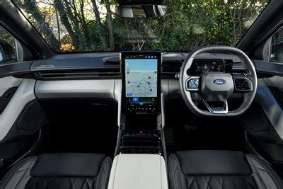 Ford Explorer AWD Premium Boot Space に対する画像結果