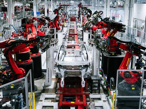 Toradh íomhá ar Inside Tesla Assembly Line