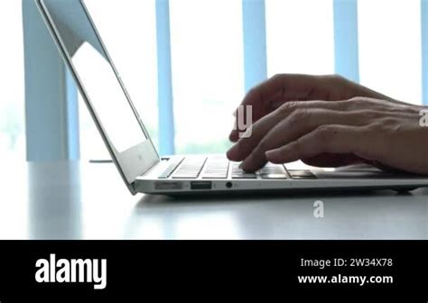 Laptop Computer Back に対する画像結果