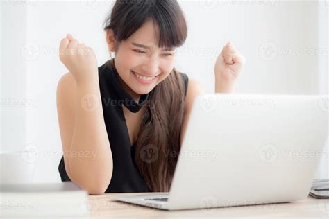 Someone Happy Behind a Computer に対する画像結果