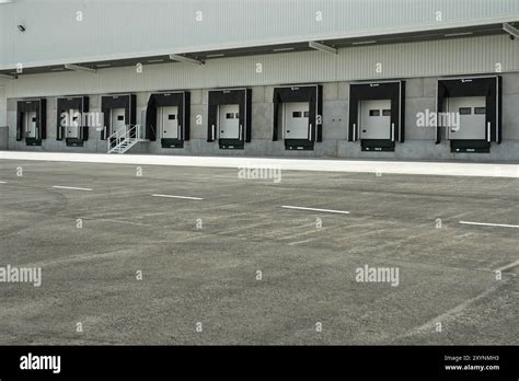 Lorry at Loading Bay ಗಾಗಿ ಇಮೇಜ್ ಫಲಿತಾಂಶ