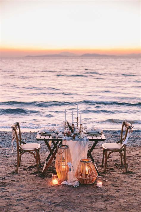 Romantic Beach Dinner Setup എന്നതിനുള്ള ഇമേജ് ഫലം
