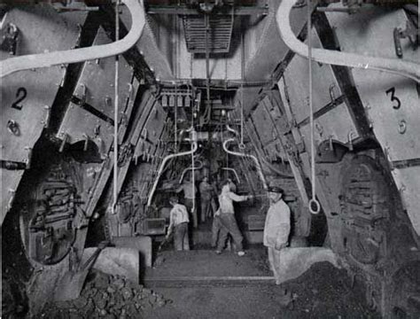 Toradh íomhá ar RMS Carpathia Engine Room