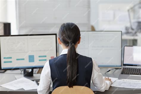 Woman Working On Computer Back View に対する画像結果