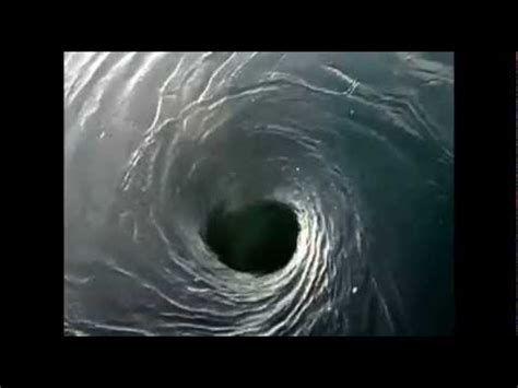 Toradh íomhá ar Water Tornado Underwater