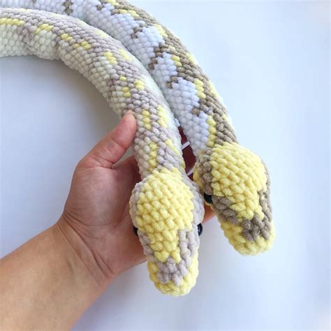 Fake White Ball Python Toy に対する画像結果