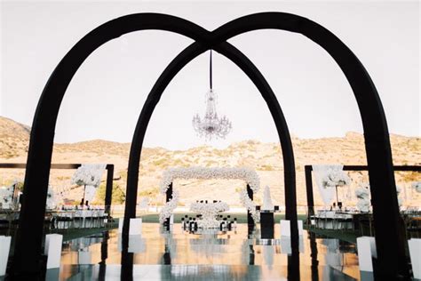 Toradh íomhá ar All-Black Glam Wedding