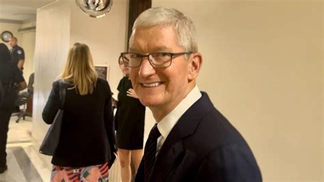 Tim Cook's Partner に対する画像結果