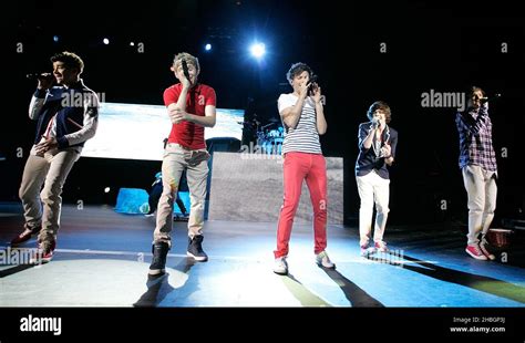 One Direction Performing Live に対する画像結果