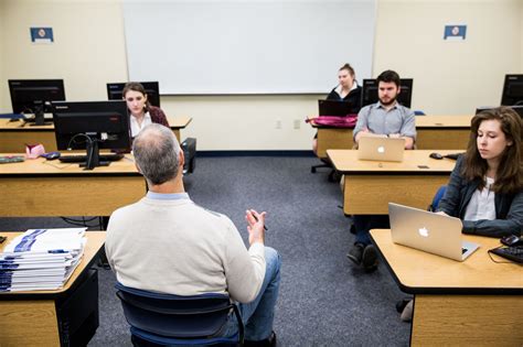Classroom Attendance Tracker Display に対する画像結果