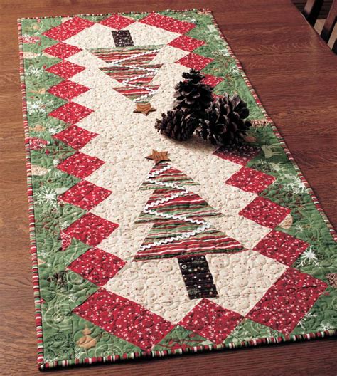 Toradh íomhá ar Christmas Tree Quilted Table Runner Pattern