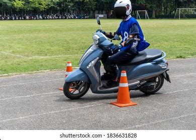 Toradh íomhá ar Man Learning to Ride Bike