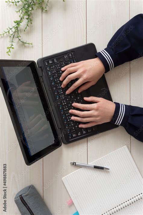 Toradh íomhá ar Student Computer Use Pic