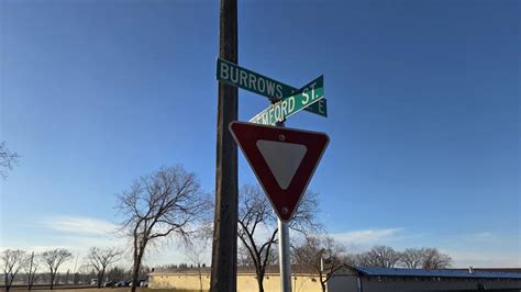Toradh íomhá ar Signs Telling Drivers to Check In