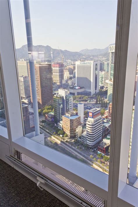 High-Rise Apartment Window View From Outside に対する画像結果