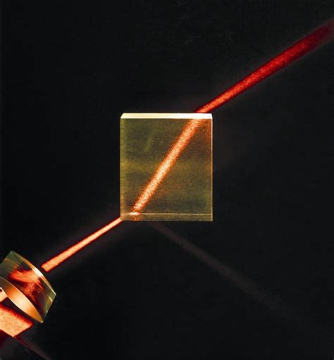 Toradh íomhá ar Eye Diagram That Shos Distant Light Refraction