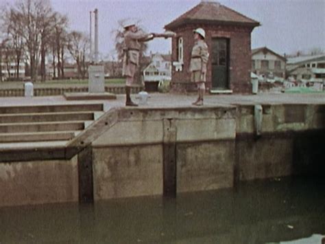 Afbeeldingsresultaten voor Monty Python Fish Slap GIF