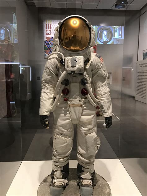 Afbeeldingsresultaten voor Early Space Suits
