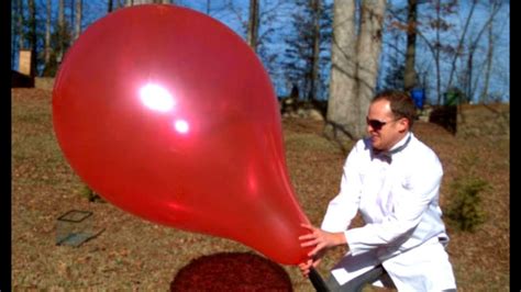 Toradh íomhá ar Water Balloon Slow-Motion