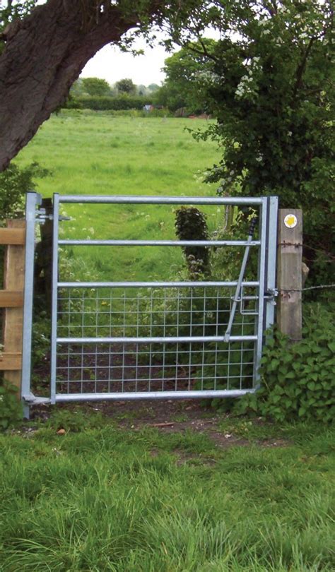 Afbeeldingsresultaten voor Two-Way Self Closing Gate