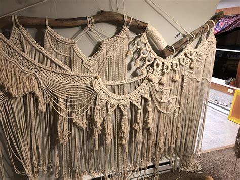 Large Boho Macrame Wall Hanging Tutorial に対する画像結果