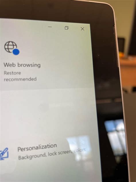 Yellow Computer Screen Glare に対する画像結果