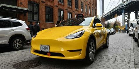 Tesla Taxi に対する画像結果