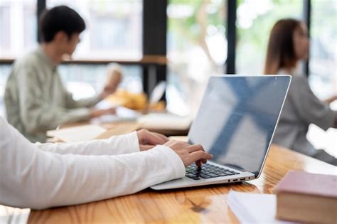 Toradh íomhá ar Student Computer Use Pic