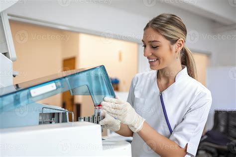Lab Assistant Model に対する画像結果
