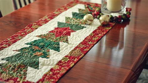 Afbeeldingsresultaten voor Free Pattern for Christmas Tree Table Runner