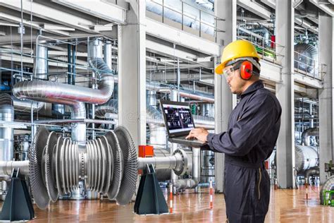 Afbeeldingsresultaten voor Engineer Using Laptop