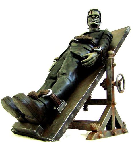 Toradh íomhá ar Frankenstein On Operating Table