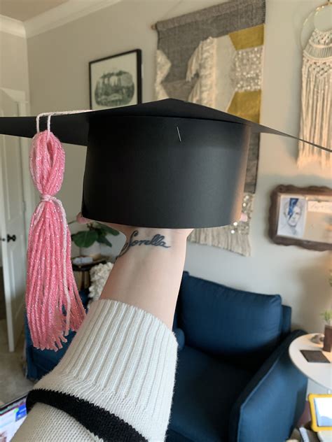 Toradh íomhá ar How to Make Graduation Cap with Paper and String